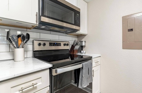 North Arlington Apartment | Landing | Modern 1BD, Pool