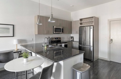 McKinney Apartment | Landing | Modern 1BD, Pool, Gym