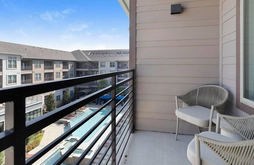 McKinney Apartment | Landing | Modern 1BD, Pool, Gym