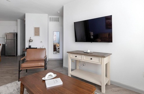 Central Arlington Apartment | Landing | Modern 2BD, Clubhouse, Gym