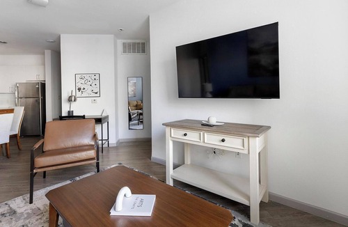 Central Arlington Apartment | Landing | Modern 2BD, Gym, Clubhouse