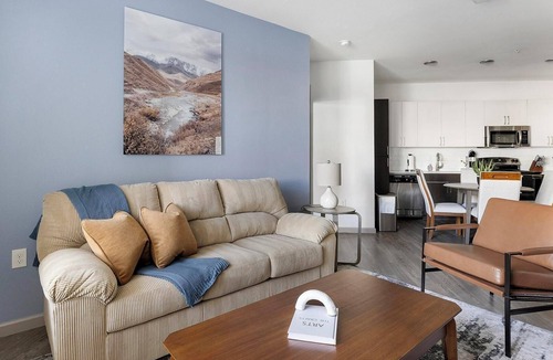 Central Arlington Apartment | Landing | Modern 2BD, Gym, Clubhouse