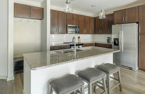 New Caney Apartment | Landing | Modern 2BD, Gym