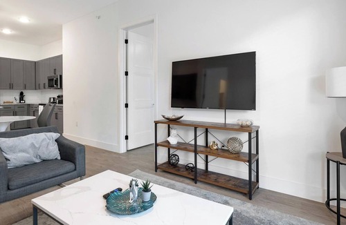 Denton Apartment | Landing | Modern 2BD, Pool, Gym