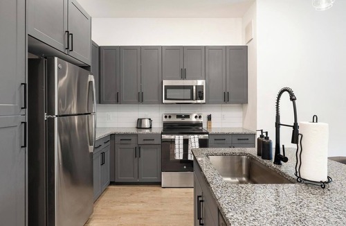 Denton Apartment | Landing | Modern 2BD, Pool, Gym