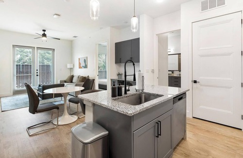 Denton Apartment | Landing | Modern 2BD, Pool, Gym