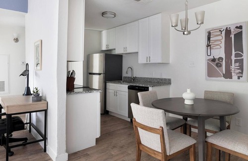 DeSoto Apartment | Landing | Modern 2BD, Pool, Tennis Court