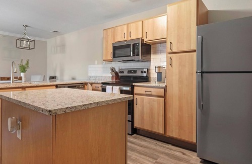 Eureka Apartment | Landing | Modern 2BD, Pool, Gym