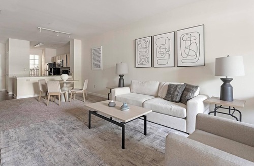 New Pathways Apartment | Landing | Modern 2BD, Pool, Gym