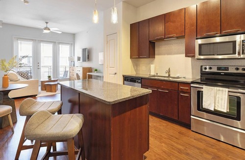 Dallas Design District Apartment | Landing | Modern Studio, Clubhouse, Pool