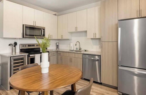 West Dallas Apartment | Landing | Modern Studio in Kessler Park