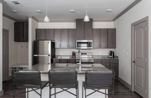 Manor Apartment | Landing Shadow Glen