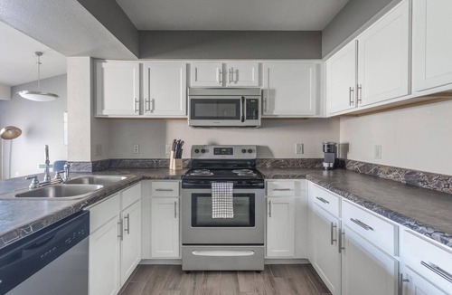Broken Arrow Apartment | Landing | Spectacular 1BD, Pool, Courtyard