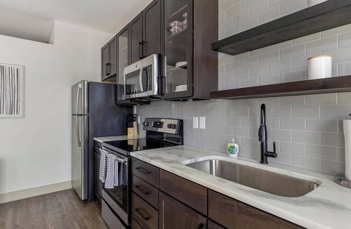 Denton Apartment | Landing | Spectacular 1BD, Courtyard, Clubhouse