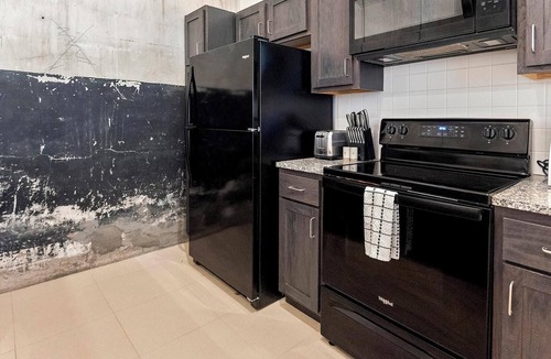 Downtown Memphis Apartment | Landing | Spectacular 1BD, Gym, Courtyard
