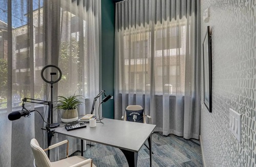 Conroe Apartment | Landing | Spectacular 2BD, Pool, Clubhouse
