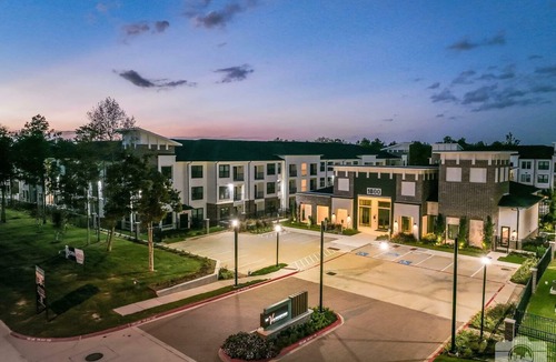 Conroe Apartment | Landing | Spectacular 2BD, Pool, Clubhouse