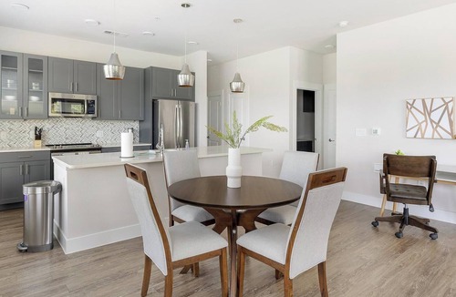 Old East Dallas Apartment | Landing | Spectacular 2BD, Gym, Clubhouse