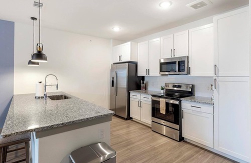 Weston Apartment | Landing | Stunning 1BD, Game Room, Gym