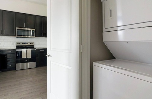 Conroe Apartment | Landing | Stunning 1BD, Gym