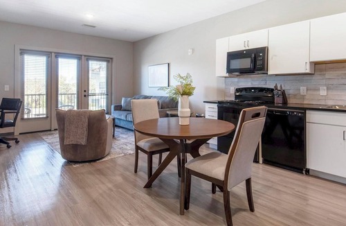 Pinch District Apartment | Landing | Stunning 1BD, Rooftop Lounge, Gym