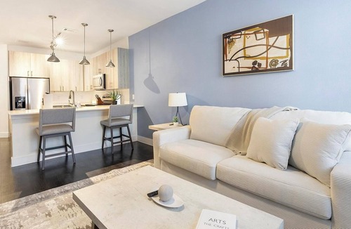 Fort Worth Apartment | Landing | Stunning 1BD in Bricktown
