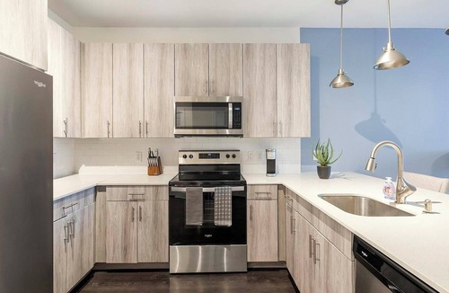 Fort Worth Apartment | Landing | Stunning 1BD in Bricktown