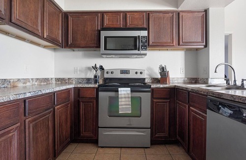 Broken Arrow Apartment | Landing | Stunning 2BD, Gym, Pool