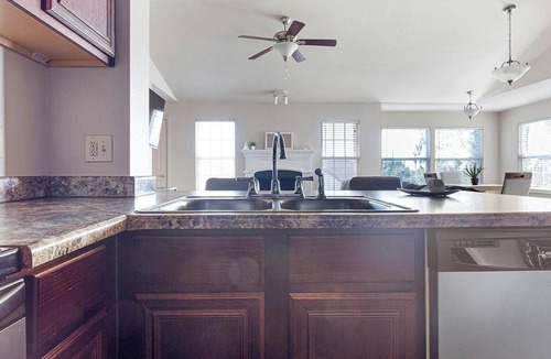 Broken Arrow Apartment | Landing | Stunning 2BD, Gym, Pool