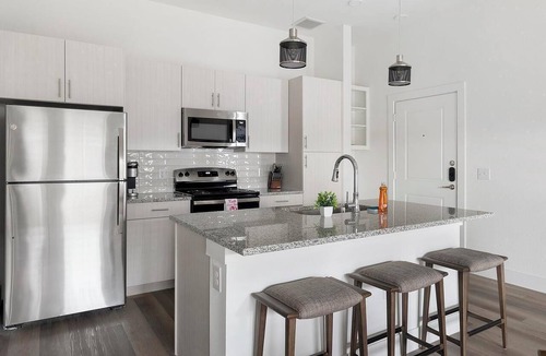 Leander Apartment | Landing | Stunning 2BD, Pool, Gym