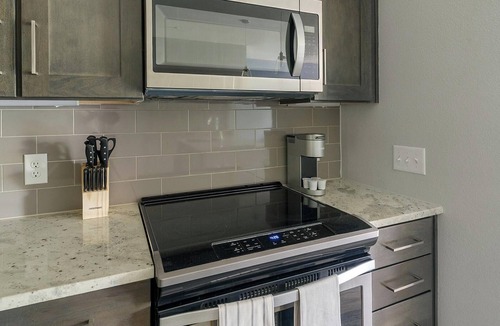 New Caney Apartment | Landing | Stylish 1BD, Gym