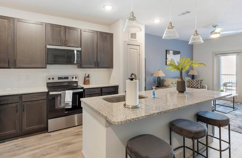 Corinth Apartment | Landing | Stylish 1BD in Corinth