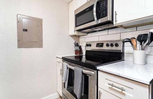 North Arlington Apartment | Landing | Stylish 1BD, Pool