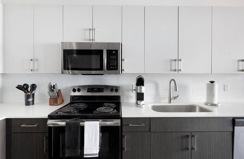 Central Arlington Apartment | Landing | Stylish 2BD, Gym, Clubhouse
