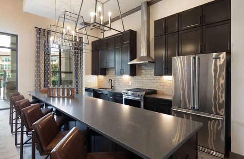 Klein Apartment | Landing | Stylish 2BD, Gym, Clubhouse