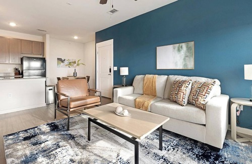 Lockhart Apartment | Landing | Stylish 2BD, Pool, Gym