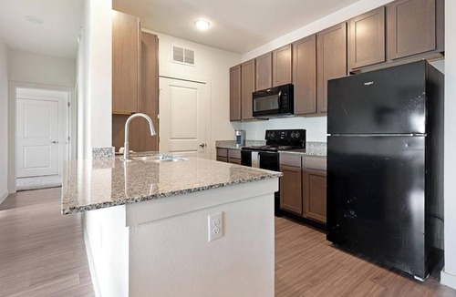Lockhart Apartment | Landing | Stylish 2BD, Pool, Gym