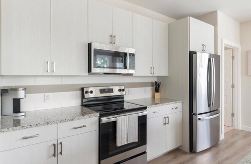 Conroe Apartment | Landing | Stylish 2BD, Pool, Clubhouse