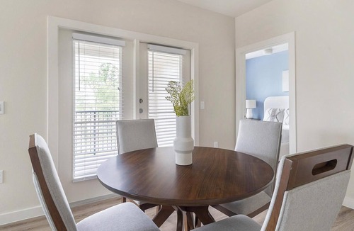 Conroe Apartment | Landing | Stylish 2BD, Pool, Clubhouse
