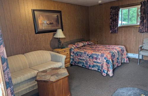 Wabigoon Hotel | Lang's Motel