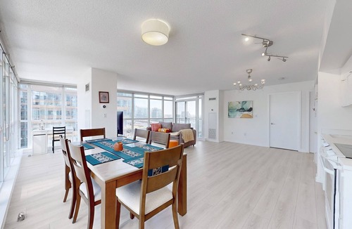 CityPlace Condo | Large 2 BR- 1100 SQ2- Free parking -Near CN Tower