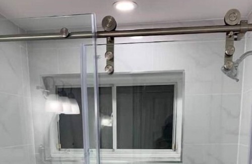 Scarborough Apartment | Large 3 BDR apt. free parking near Bluffers