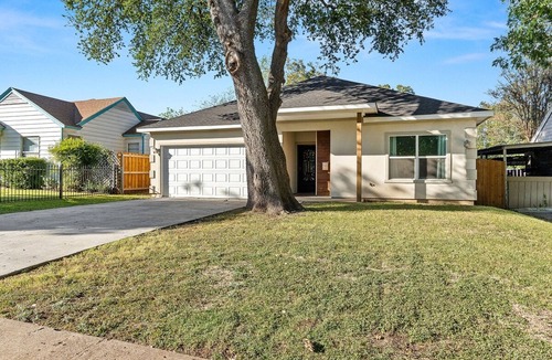 Oak Cliff House | Large 3BD 2BR Lower Bishop Arts Near Downtown Dallas