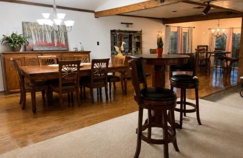 Kilgore House | Large 3BR Home Sleeps 14 Near Everything