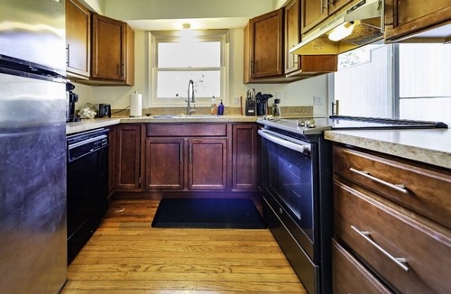Dicken House | Large 6BR Stadium Getaway, Walk to the Big House!