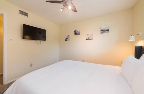 Lancaster House | Large, easy access single story 3 bed home, 15mins downtown Dallas
