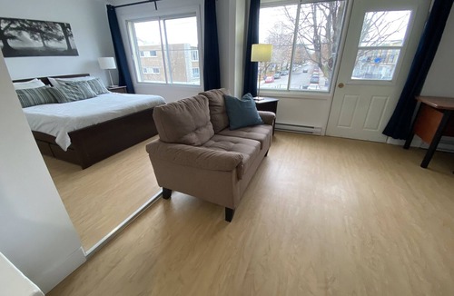 Bellerive Apartment | Large, fully-equipped, newly renovated condo near services, bus, park, river!