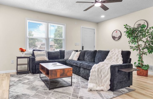 Olathe Condo | Large groups 4 Bedrooms 3 Full Baths TV all rooms