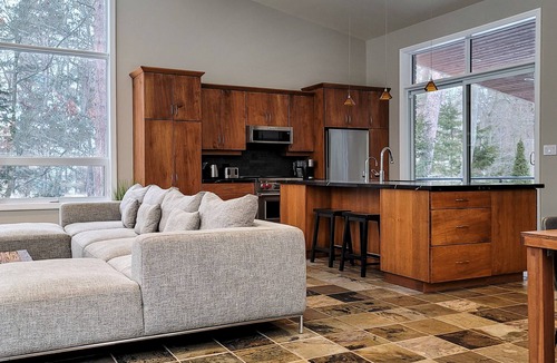 Grand Bend Cottage | Large Modern/Rustic Cottage-Walk to Private Beach