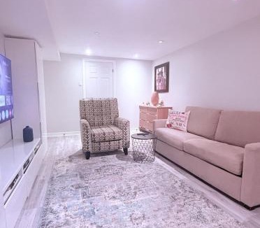 Erin Mills Apartment | Large Private Suit With Free Parking